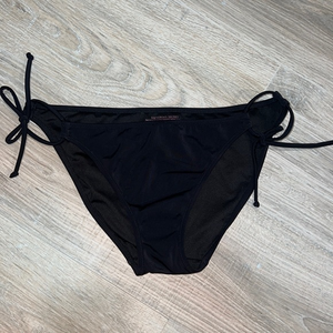 Victoria’s Secret black bikini bottoms‎
